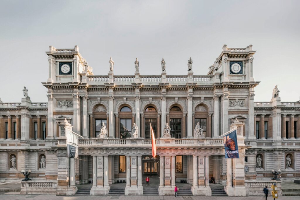 El británico david chipperfield es el ganador del premio pritzker 2023