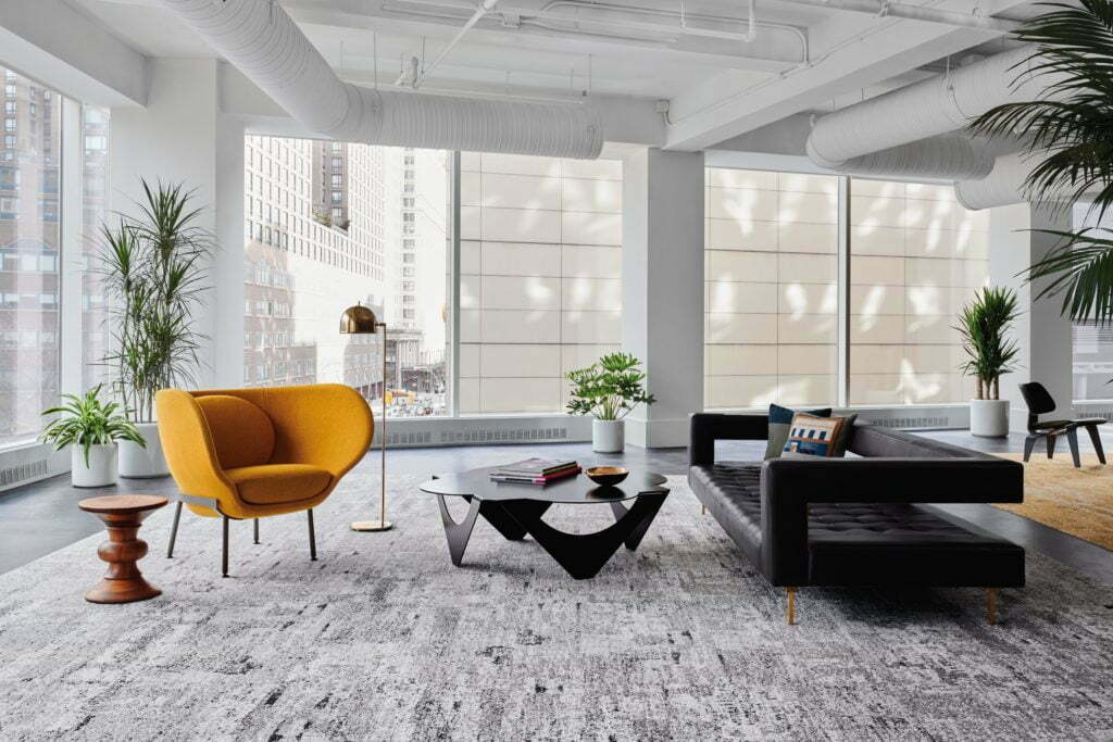 ¿de regreso a la oficina? Aqui le enseñamos cómo adecuarla y sentirse como en casa