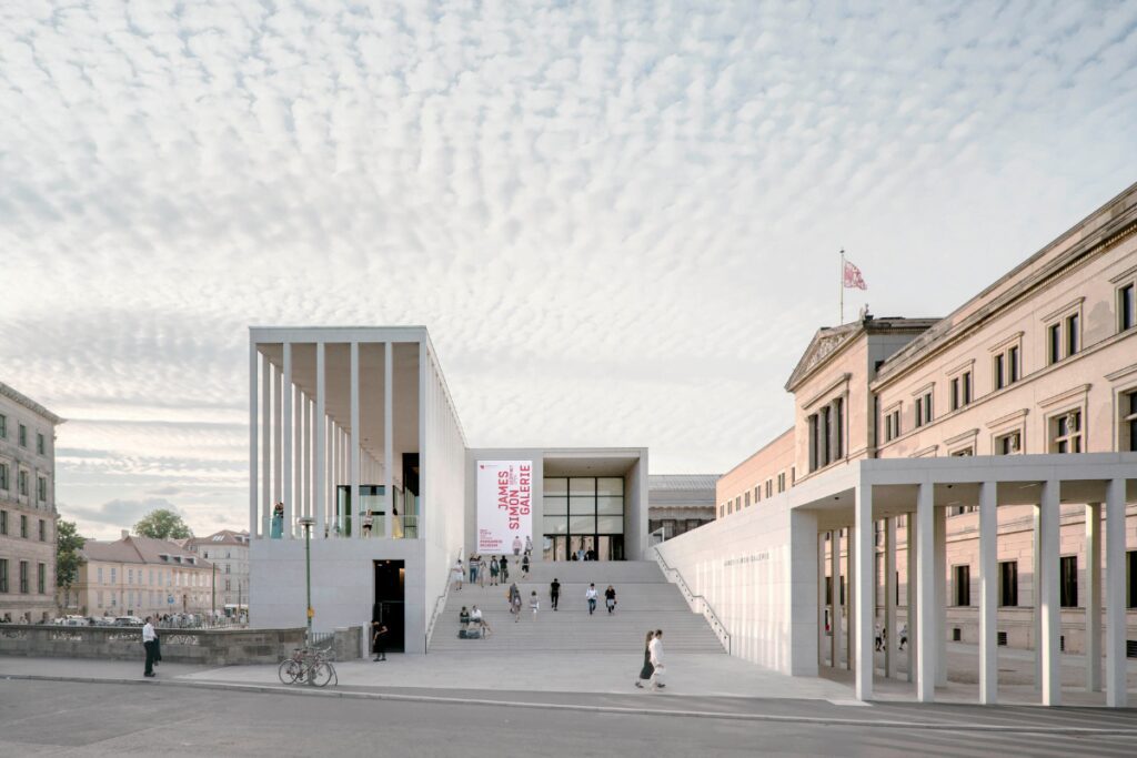 El británico david chipperfield es el ganador del premio pritzker 2023