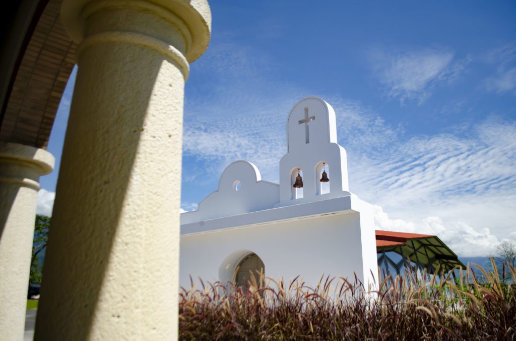 La arquitectura contemporánea de la capilla hacienda las marías, en villavicencio, meta