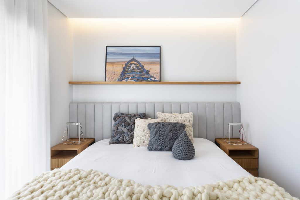 Este apartamento utiliza un gran jardín vertical para revitalizar sus áreas Este apartamento utiliza un gran jardín vertical para revitalizar sus áreas