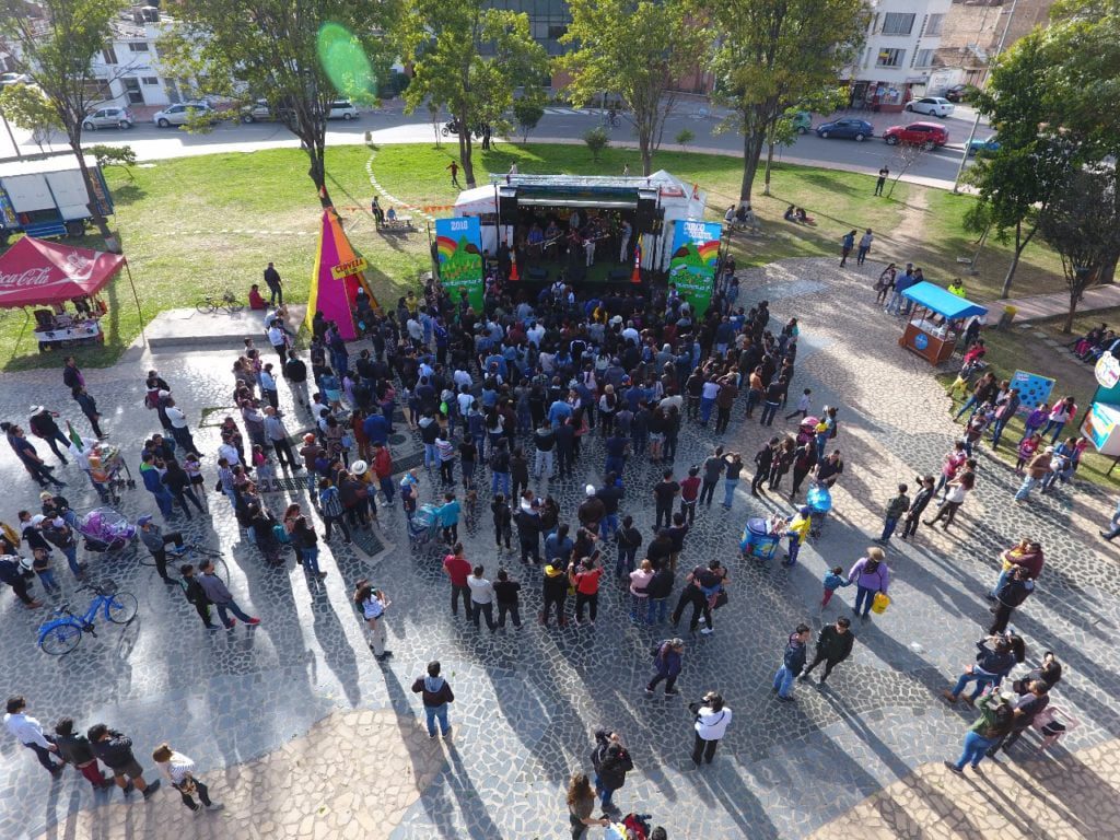 Una tarima móvil músical que recorre colombia incentivando la paz