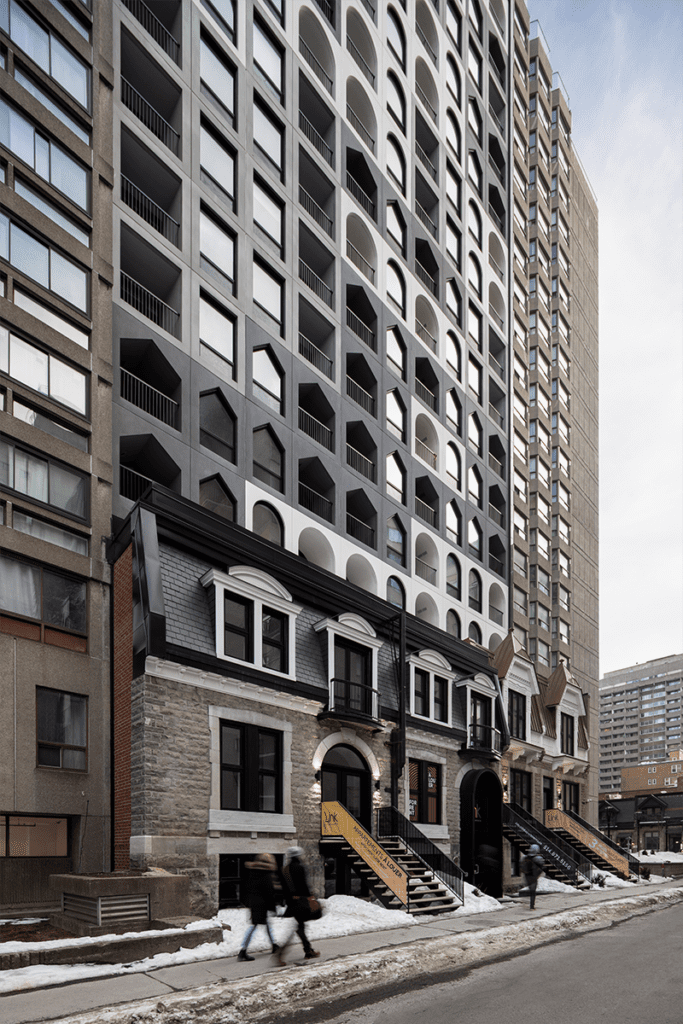 Una torre estudiantil con una arquitectura que interactúa con el espacio público