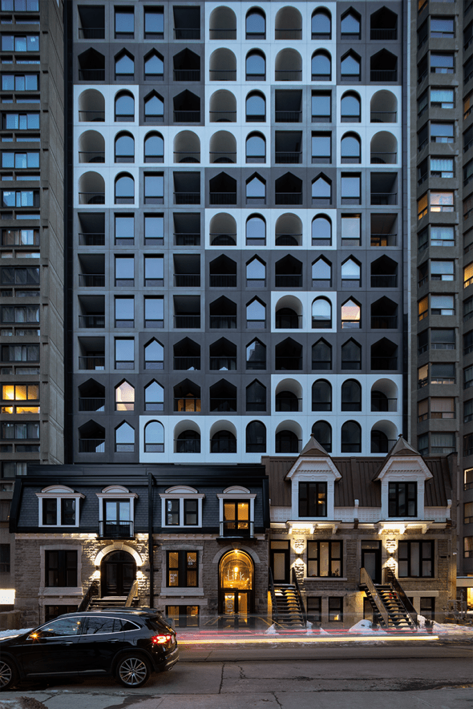 Una torre estudiantil con una arquitectura que interactúa con el espacio público