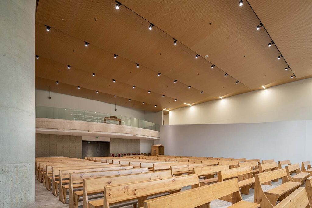 El impresionante edificio de la policía metropolitana de bogotá