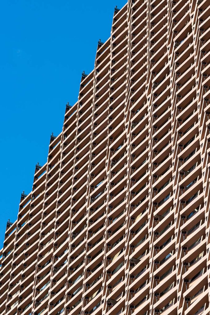 El impresionante edificio de la policía metropolitana de bogotá