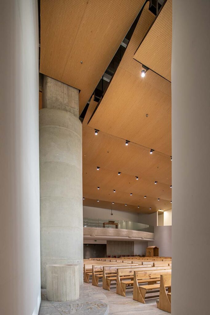 El impresionante edificio de la policía metropolitana de bogotá