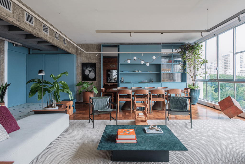 Tras su remodelación, este apartamento en brasil cuenta con un cine oculto