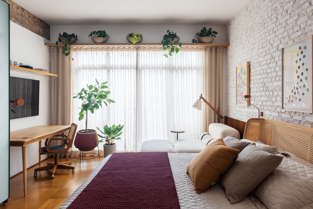 Tras su remodelación, este apartamento en brasil cuenta con un cine oculto