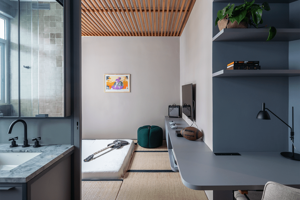 Tras su remodelación, este apartamento en brasil cuenta con un cine oculto