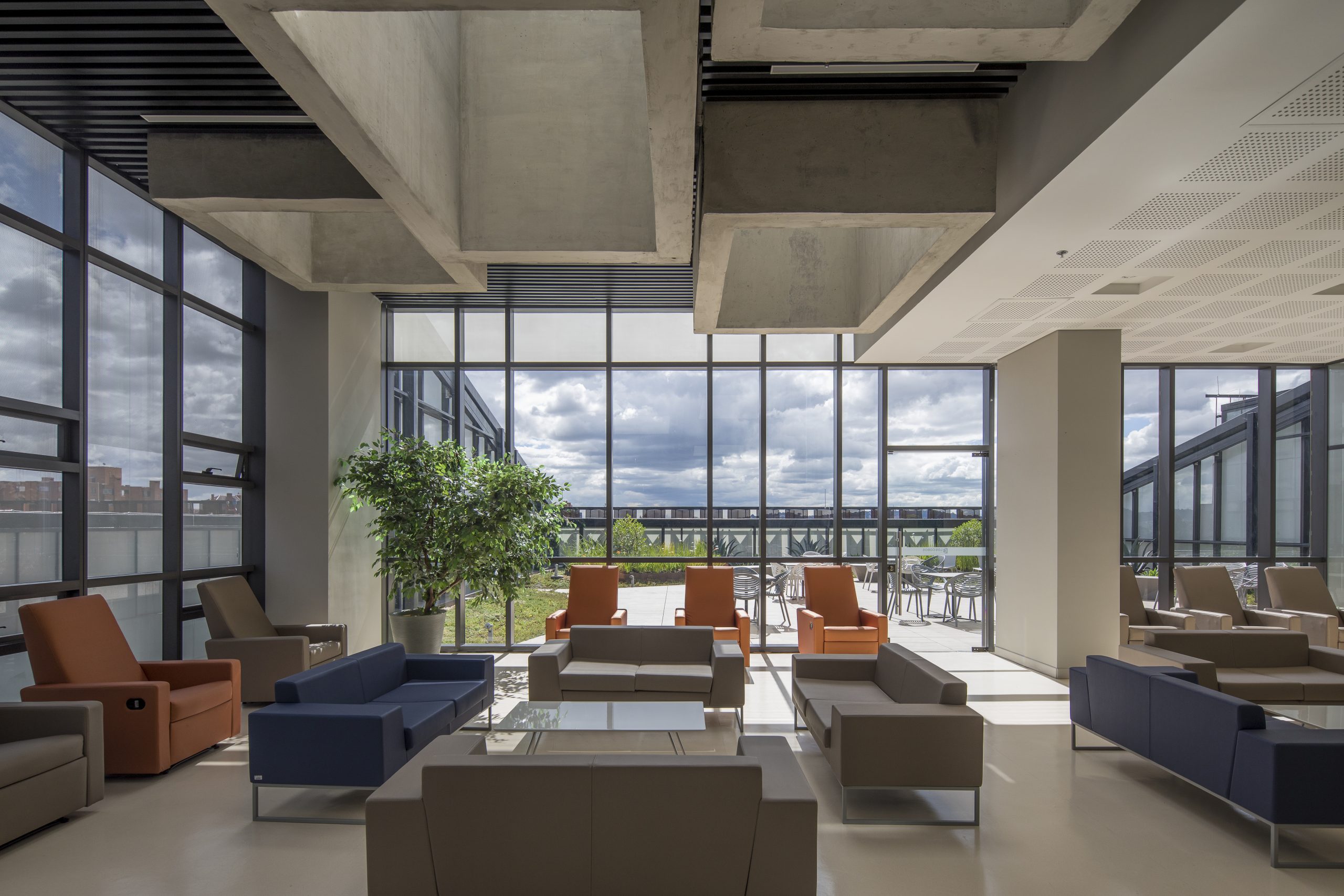 Frente de lucha: las clínicas colombianas fueron los primeros espacios en adaptarse a la pandemia