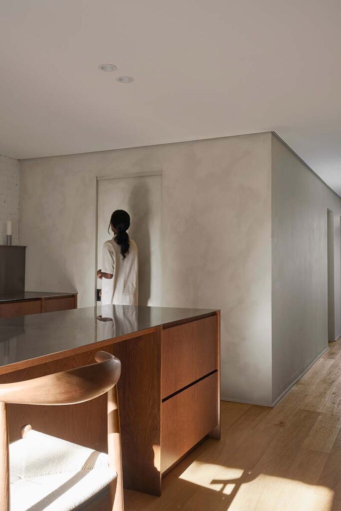 Una sensación llena de contrastes: así es el diseño de este apartamento en canadá