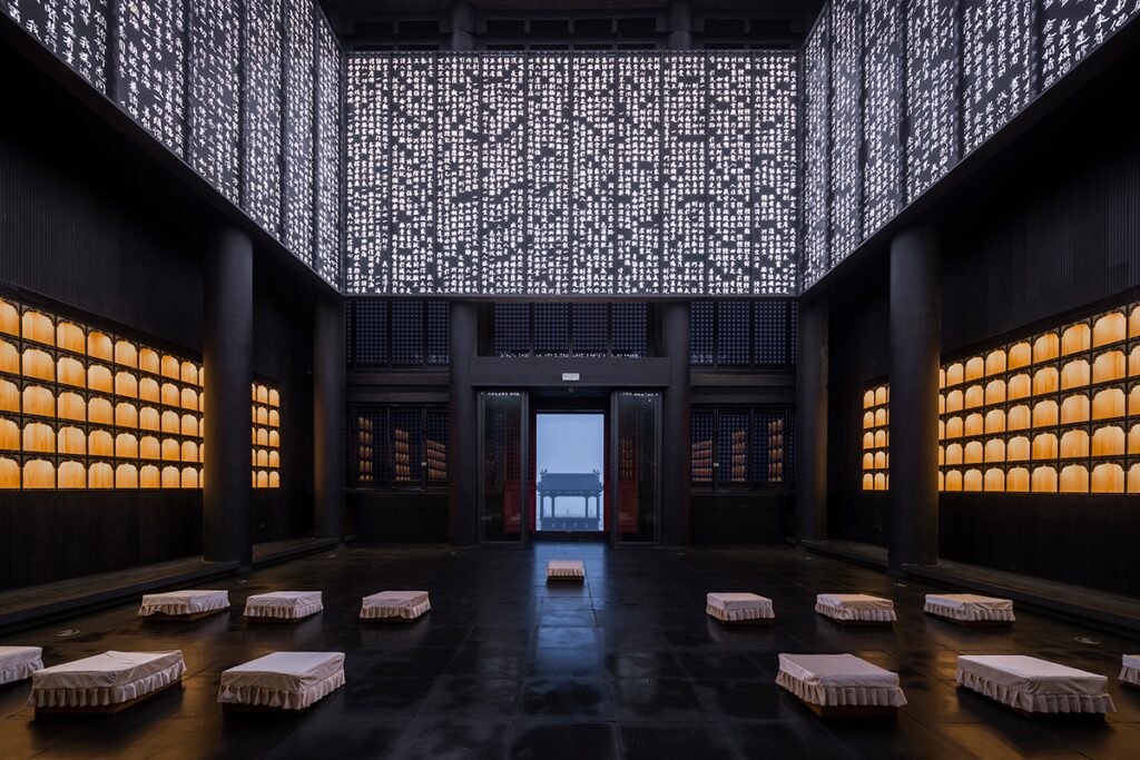 Este es el museo escondido en china con una arquitectura de contemplación y movimiento Museo en china firma archstudio.