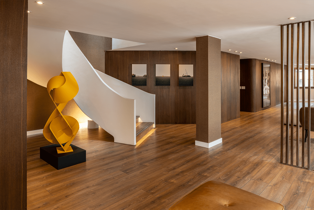 ‘el mayor reto de remodelar este apartamento fue su tamaño’: tres pisos y 750 m2