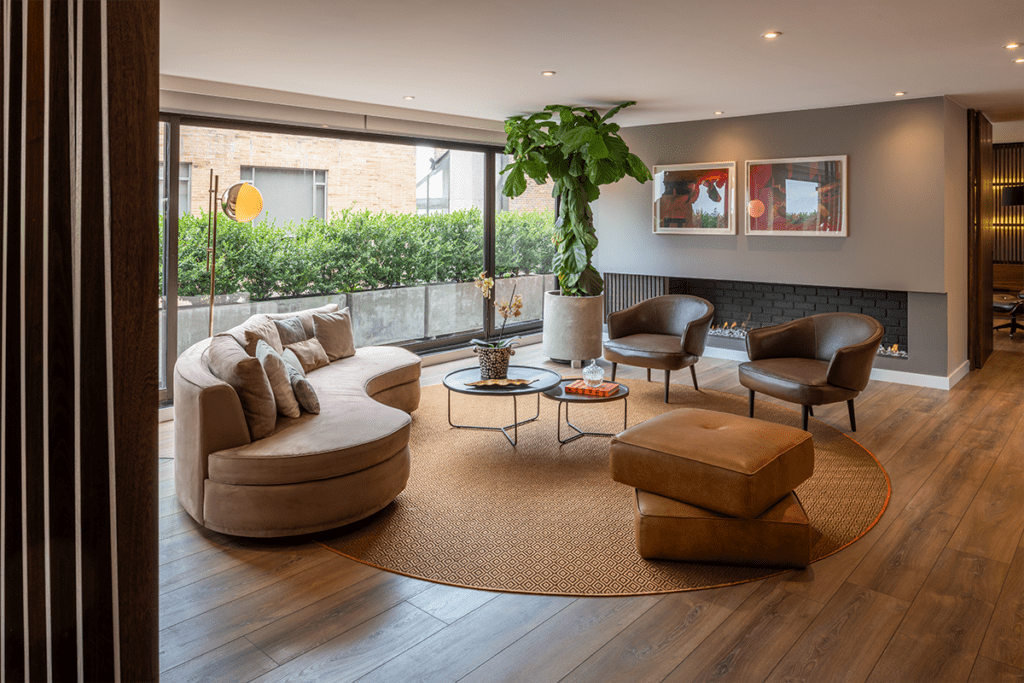 ‘el mayor reto de remodelar este apartamento fue su tamaño’: tres pisos y 750 m2