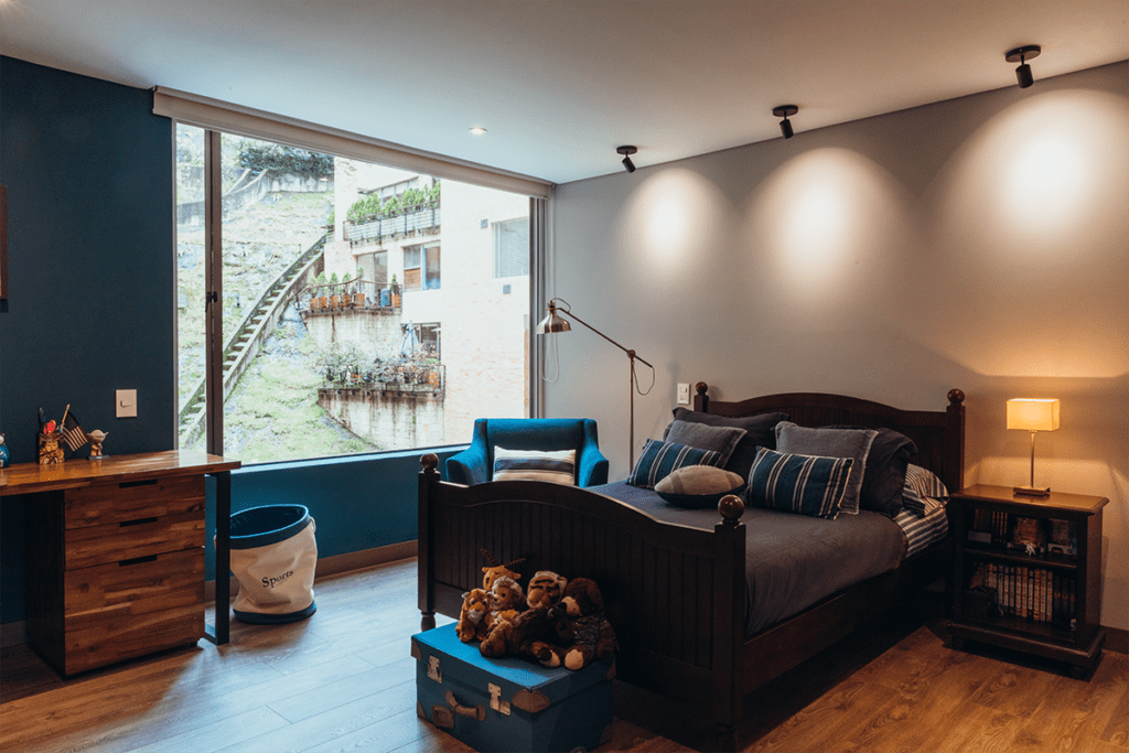 Un apartamento en los cerros orientales con una arquitectura dispuesta a la serenidad 