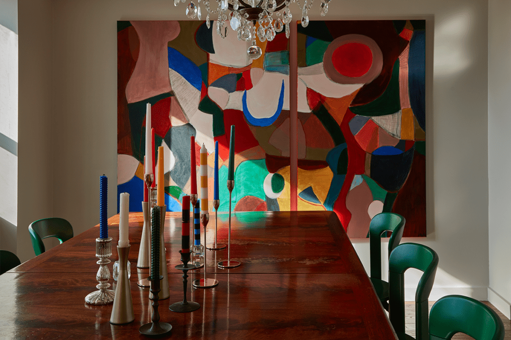 Herencia y color: el diálogo sutil de la renovación de un apartamento en nueva york