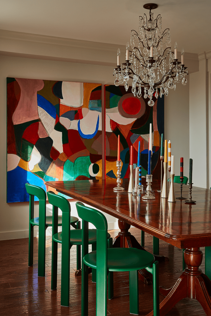 Herencia y color: el diálogo sutil de la renovación de un apartamento en nueva york