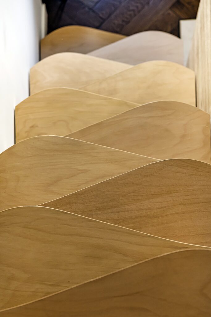 Un apartamento con un diseño parisino que combina encanto y modernidad