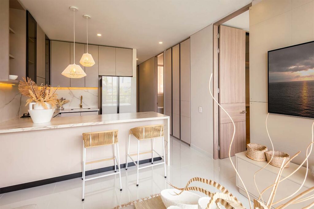 Este apartamento en el caribe colombiano gira en torno a la vista, la apertura y el confort