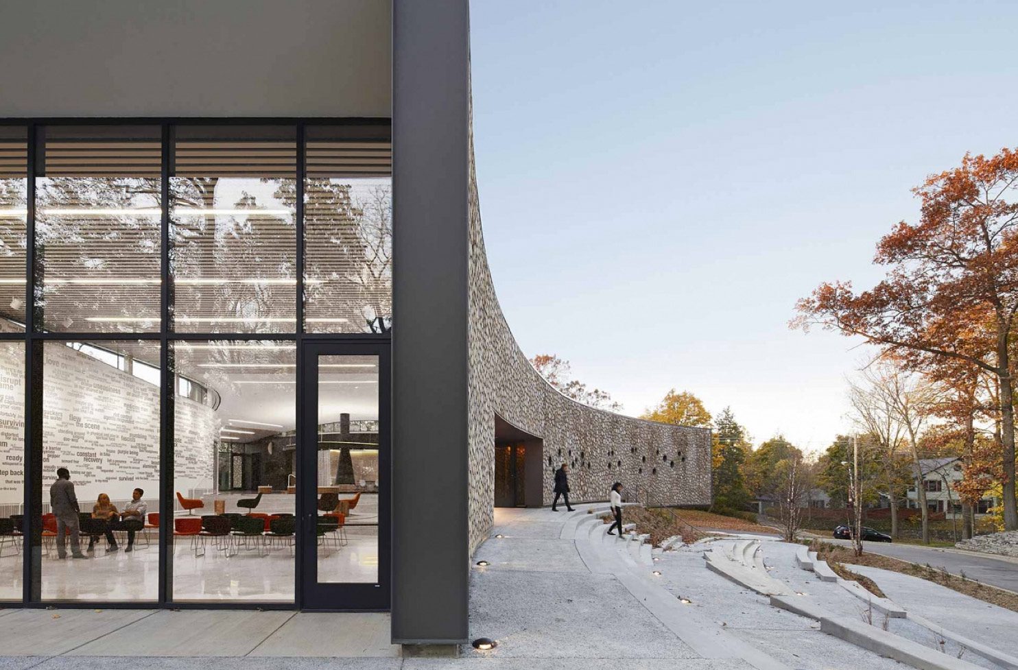 Jeanne gang, arquitecta del año Arcus center for social justice en kalamazoo, michigan, diseñado por gang. Foto: studio gang.