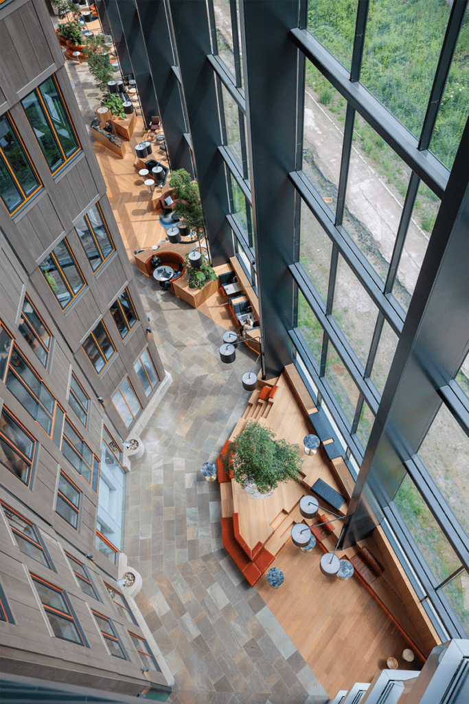 El diseño de este atrio es un equilibrio entre historia y modernidad