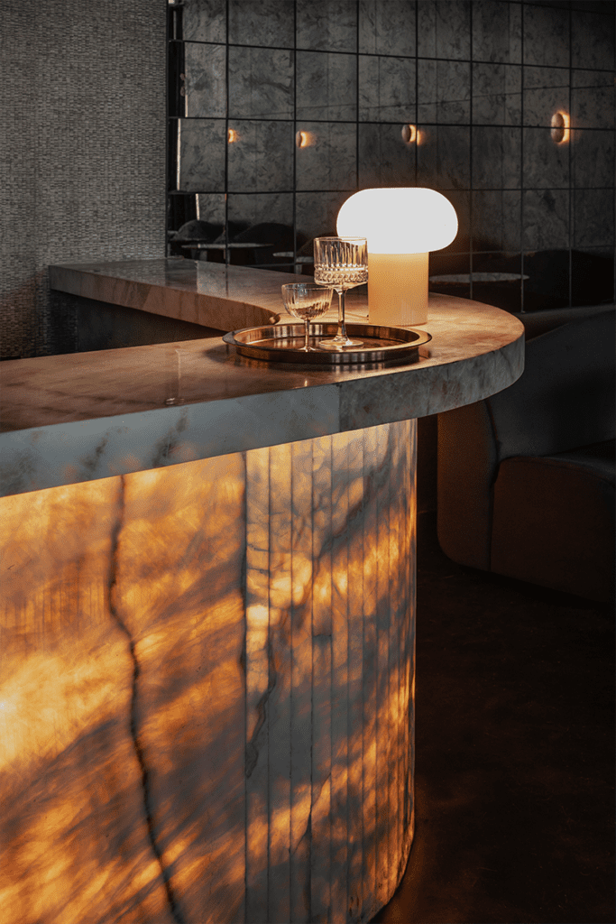 Este es el diseño de un bar en bogotá que revive los años veinte