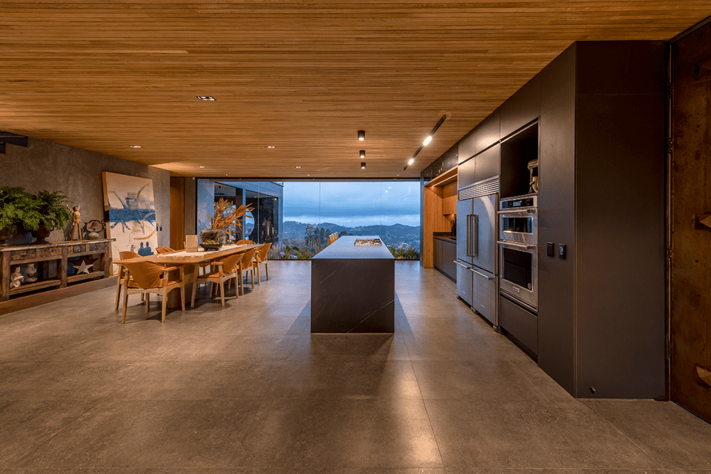 Casa c179: apertura y sofisticación en las montañas de envigado, antioquia