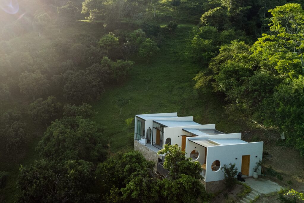 La arquitectura de esta casa propone un recorrido cinematográfico