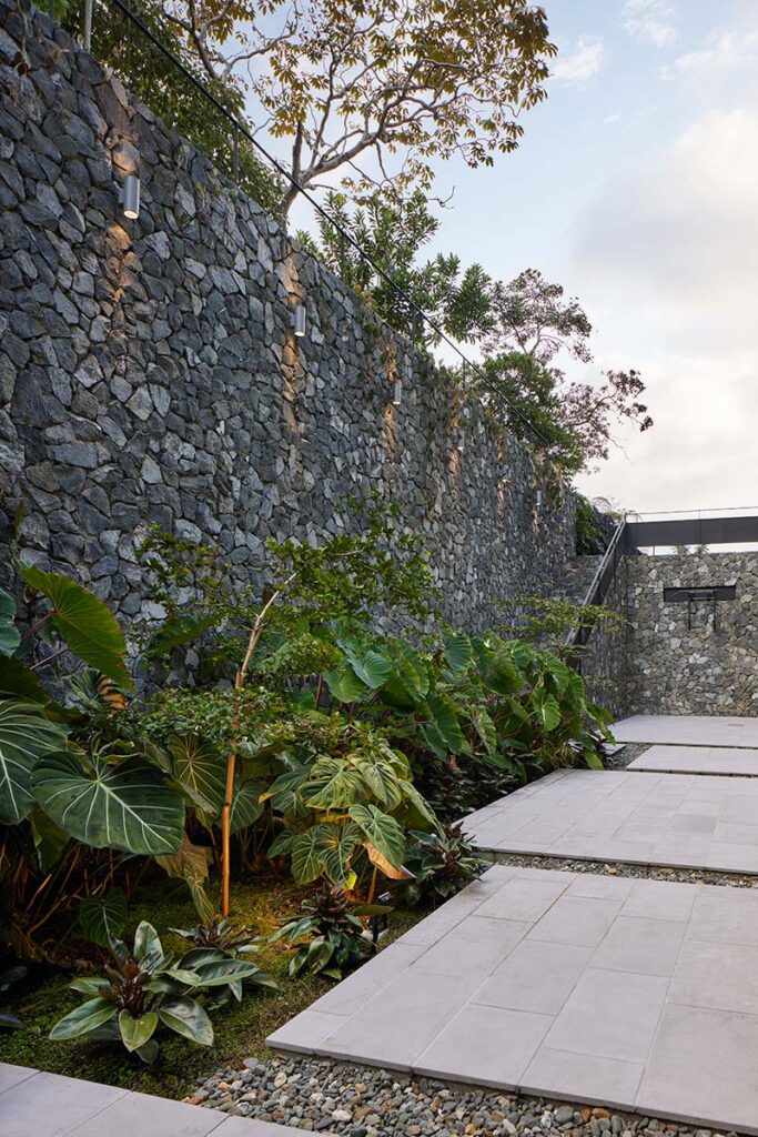 Abierta al paisaje y a la vez completamente cerrada: así es esta casa en cali