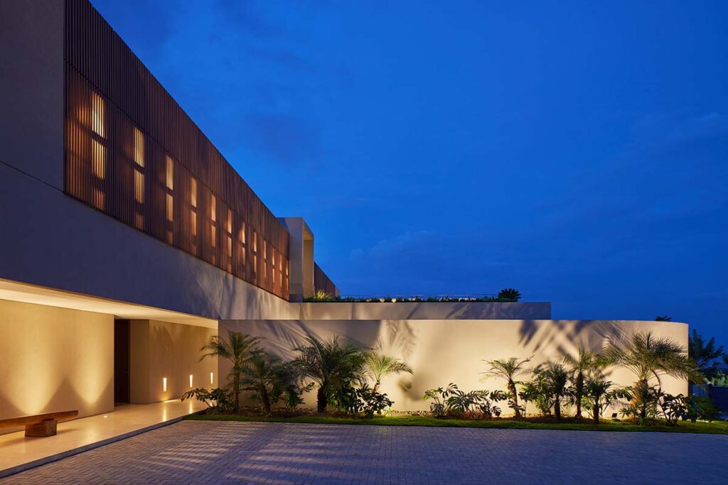 Abierta al paisaje y a la vez completamente cerrada: así es esta casa en cali