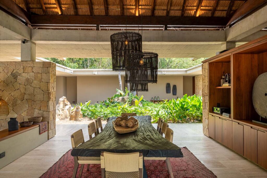 En esta casa, en villeta, la arquitectura se sumerge en el paisaje