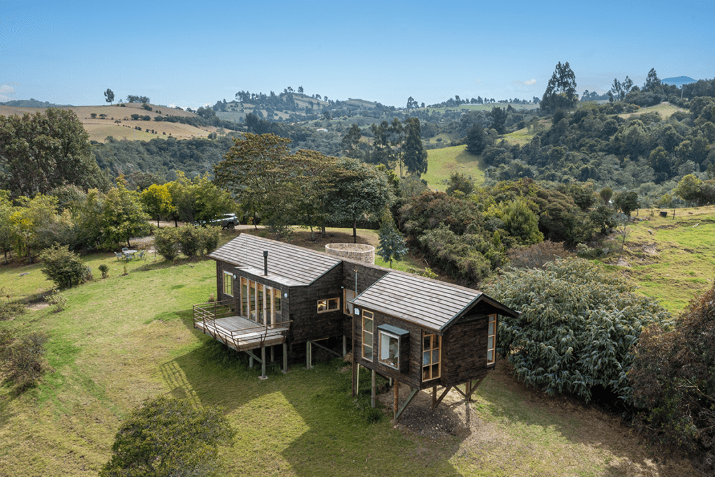 Cuatro casas en colombia con enfoques sostenibles 