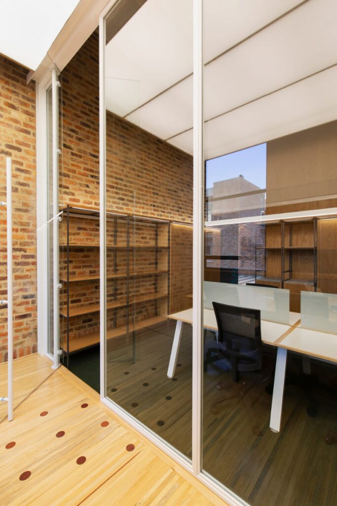 Canto quinto, la oficina industrial que invita a celebrar la historia de cada elemento