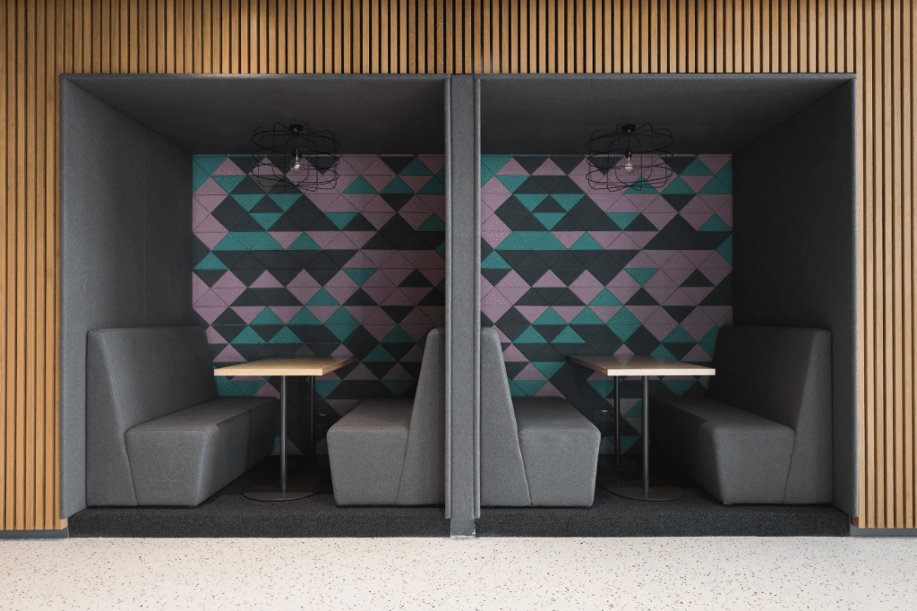 Un espacio laboral futurista que se desarrolla entre lo digital y lo confortable en rusia