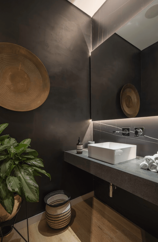 Un apartamento al norte de bogotá en el que la luz y los objetos son protagonistas