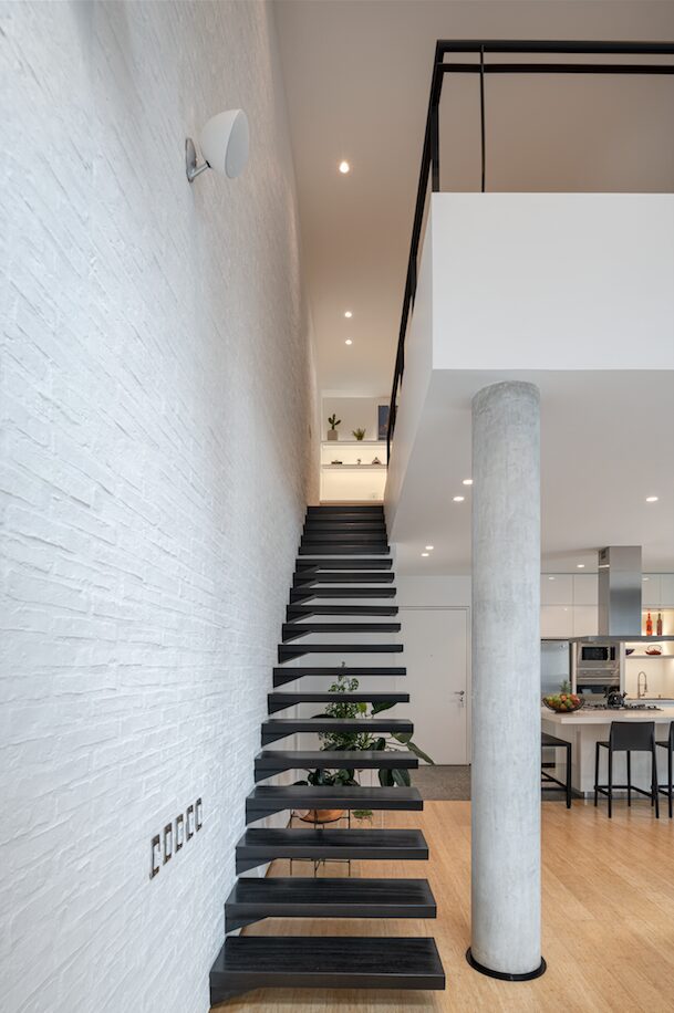 La transformación de un apartamento bogotano de materiales cálidos y colores neutros La transformación de un apartamento bogotano de materiales cálidos y colores neutros