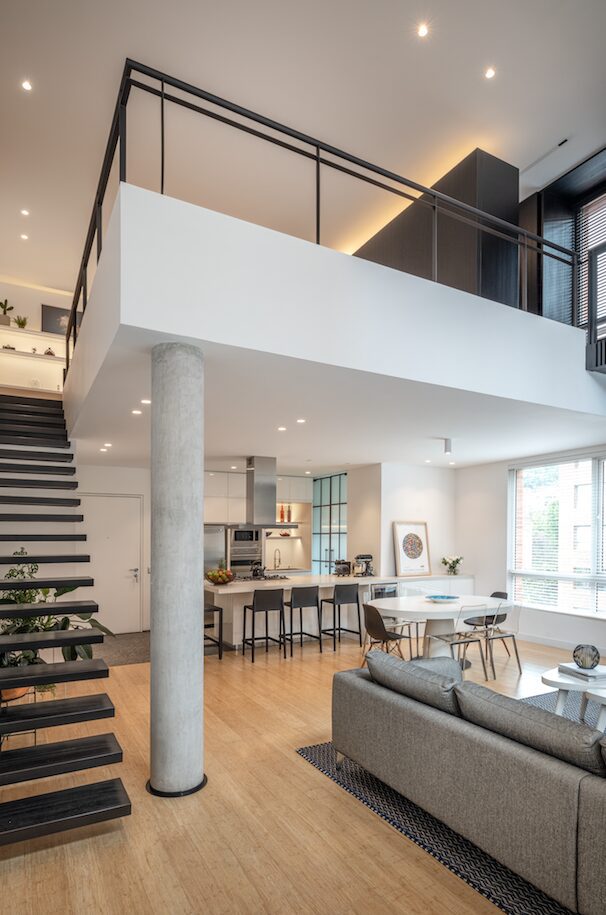 La transformación de un apartamento bogotano de materiales cálidos y colores neutros La transformación de un apartamento bogotano de materiales cálidos y colores neutros