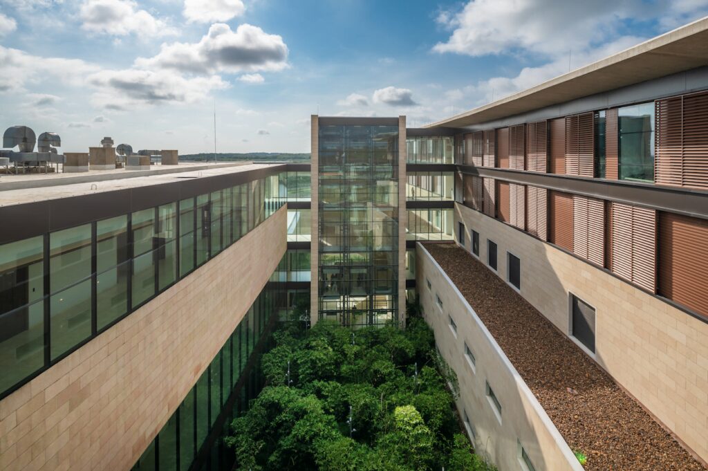 Centro hospitalario serena del mar, un lugar amable e inspirador, diseñado para ayudar a sanar a las personas