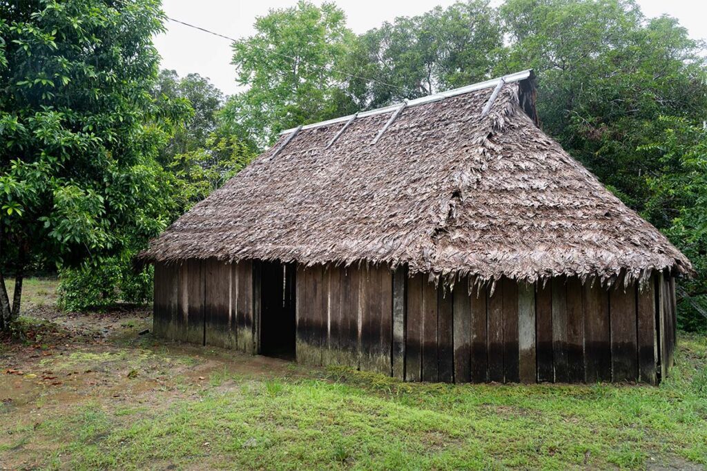 Tejer sentimientos: la maloca andoque como refugio de la memoria en caquetá