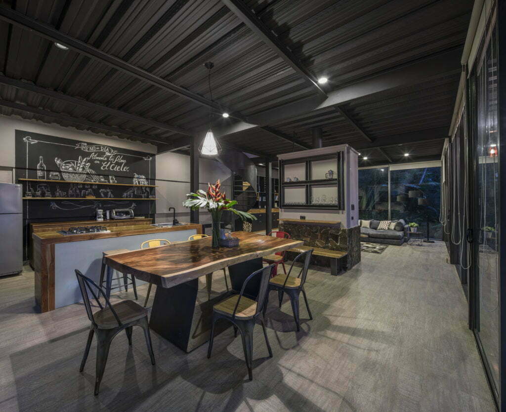 El color negro se impone más que nunca esta temporada en la arquitectura El color negro se impone más que nunca esta temporada en la arquitectura