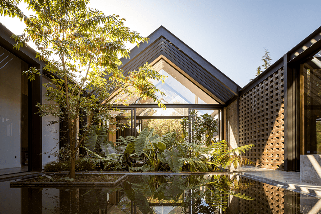 Una casa en antioquia con una espacialidad para adentrarse en el bosque Una casa en antioquia con una espacialidad para adentrarse en el bosque