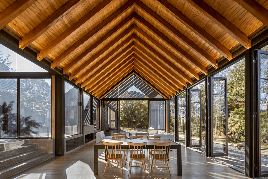 Una casa en antioquia con una espacialidad para adentrarse en el bosque Una casa en antioquia con una espacialidad para adentrarse en el bosque