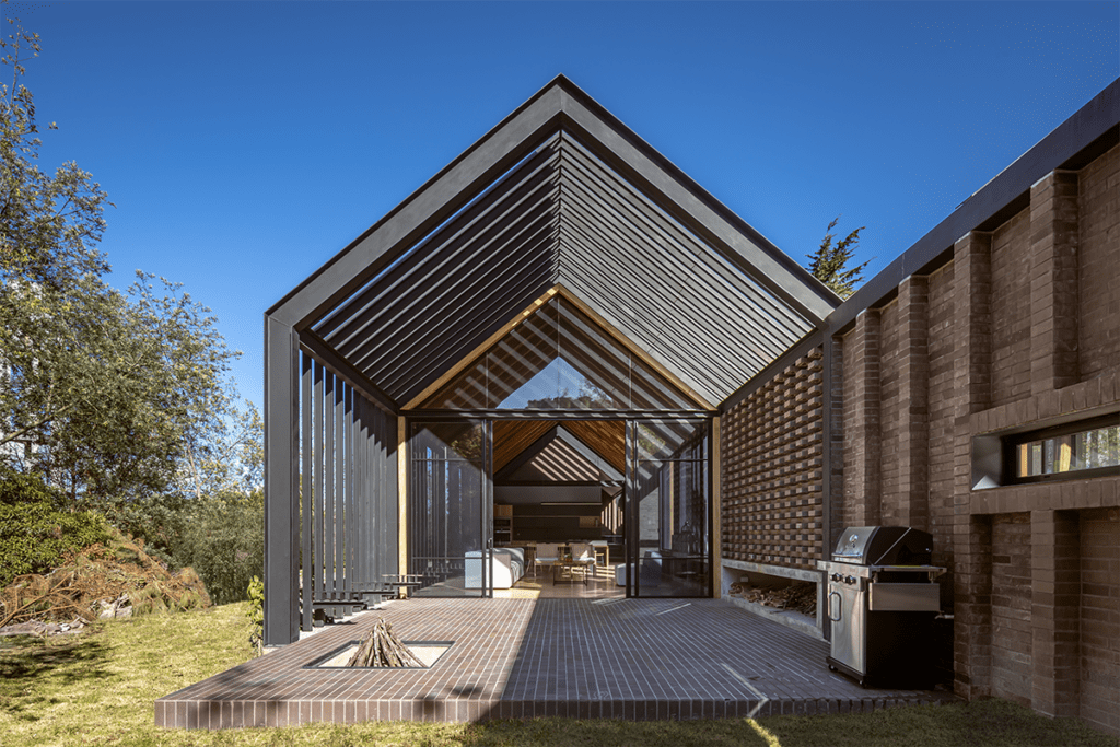 Una casa en antioquia con una espacialidad para adentrarse en el bosque Una casa en antioquia con una espacialidad para adentrarse en el bosque