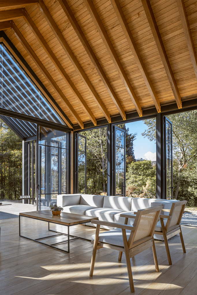 Una casa en antioquia con una espacialidad para adentrarse en el bosque Una casa en antioquia con una espacialidad para adentrarse en el bosque