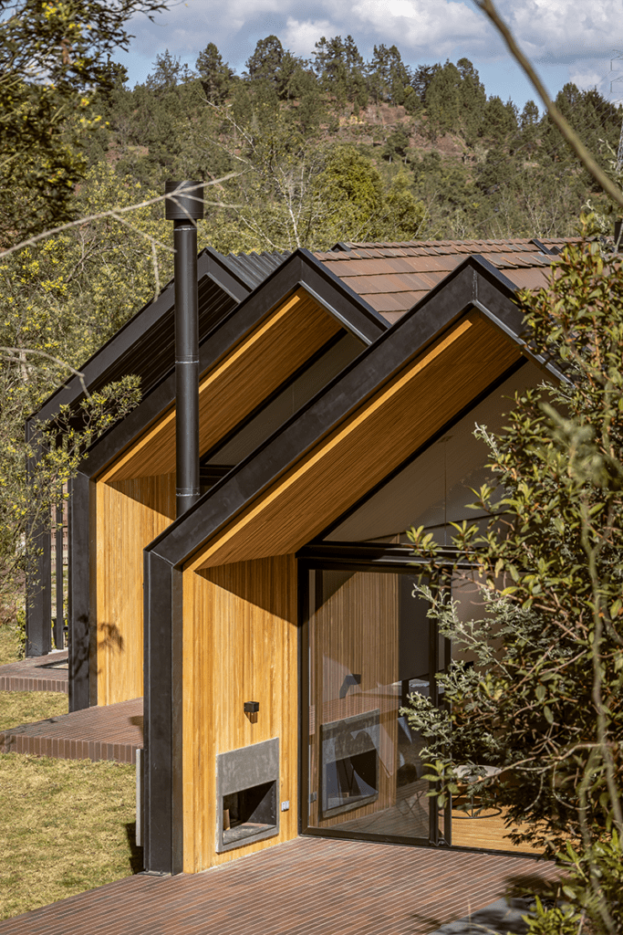 Una casa en antioquia con una espacialidad para adentrarse en el bosque Una casa en antioquia con una espacialidad para adentrarse en el bosque