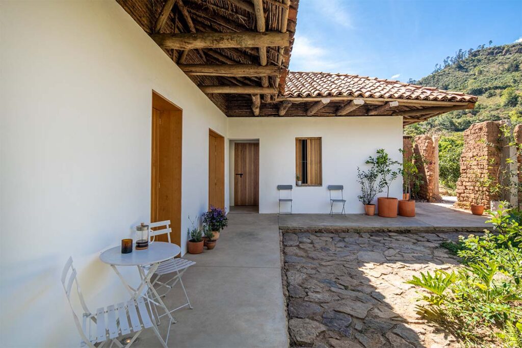 Esta premiada casa en el valle de tenza se reconstruyó con estéticas de la región