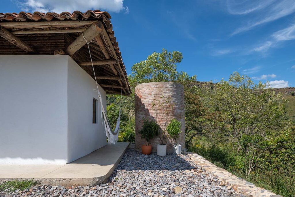 Esta premiada casa en el valle de tenza se reconstruyó con estéticas de la región