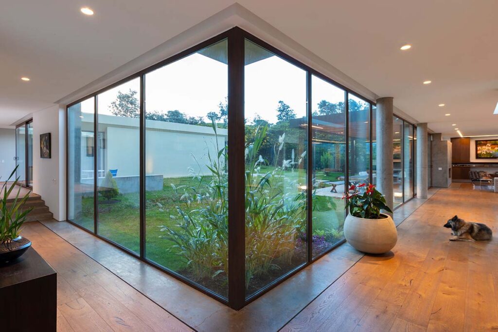 El diseño de esta casa en la calera es confortable y equilibrado El diseño de esta casa en la calera es confortable y equilibrado