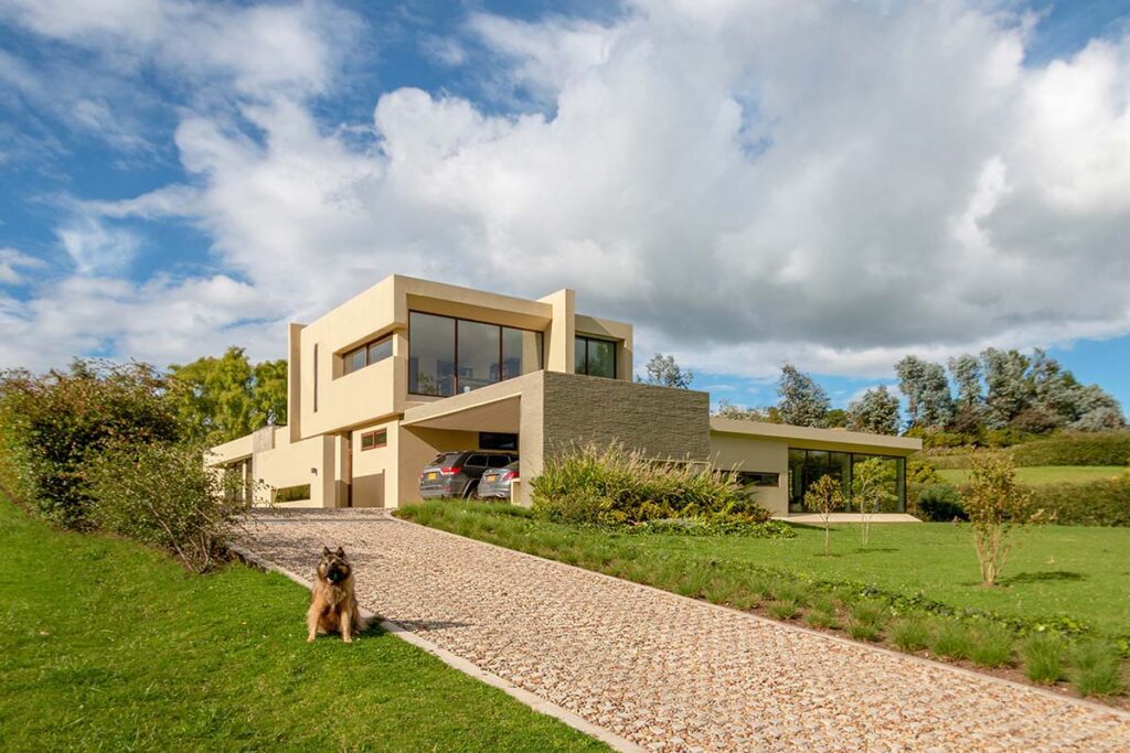 El diseño de esta casa en la calera es confortable y equilibrado El diseño de esta casa en la calera es confortable y equilibrado